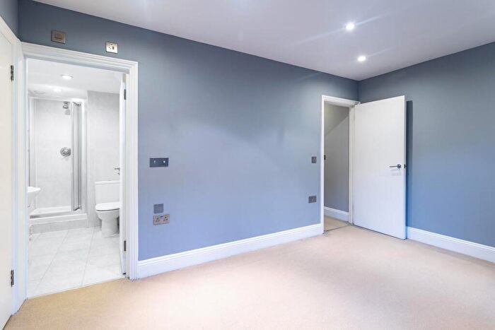2 Bedroom Flat To Rent In Chimneys Lodge, Forty Hill, Enfield, EN2