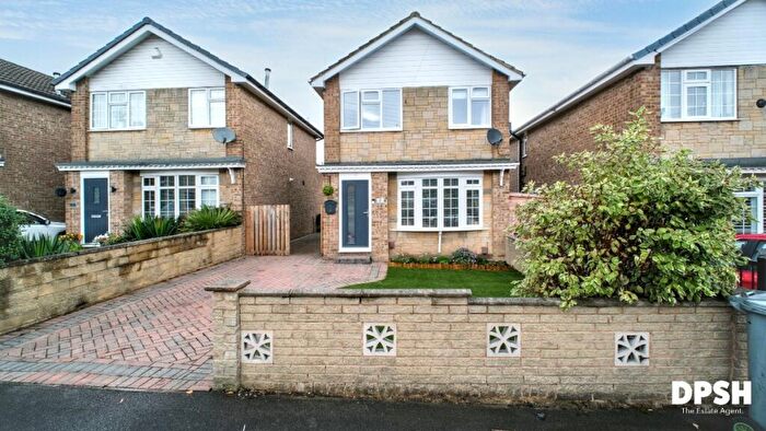 3 Bedroom Detached House For Sale In Lawns Avenue, Leeds, LS12