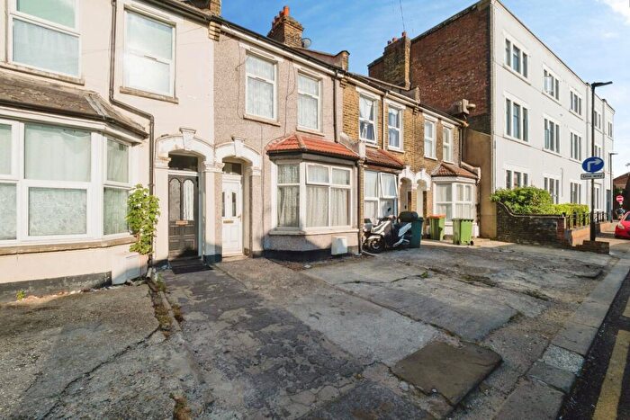 2 Bedroom Terraced House For Sale In Augurs Lane, Plaistow, London, E13