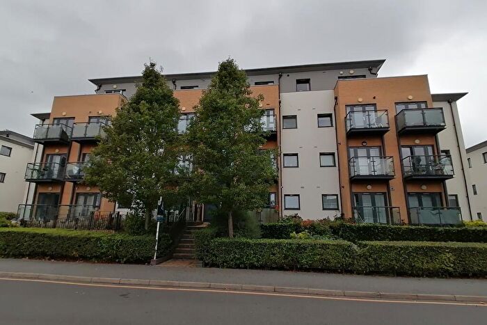 Flat To Rent In Cottons Approach, Romford, RM7