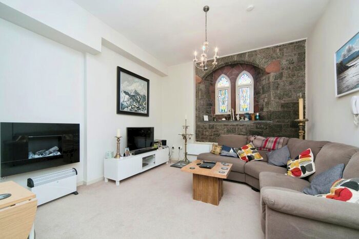 2 Bedroom Flat For Sale In Porthmadog Road, Criccieth, Gwynedd, LL52