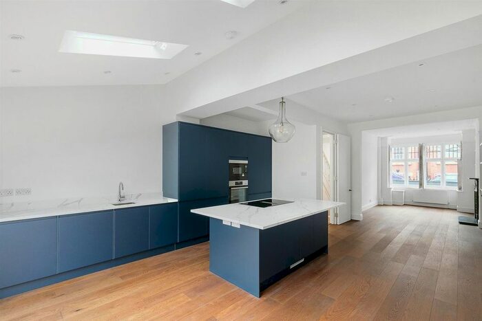 4 Bedroom Property To Rent In Vera Road, Fulham, London, SW6