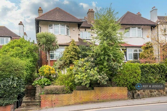 3 Bedroom Maisonette To Rent In South Norwood Hill, London, SE25