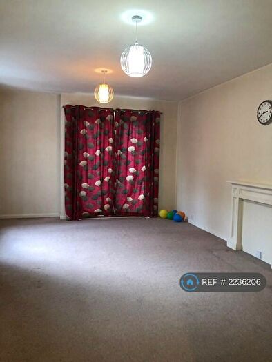 2 Bedroom Flat To Rent In Georgian Lodge, Pinner, HA5