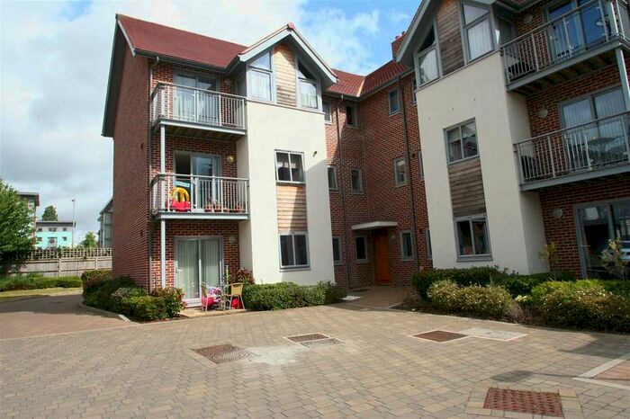 2 Bedroom Flat To Rent In Limes Park, Basingstoke, Hampshire, RG24