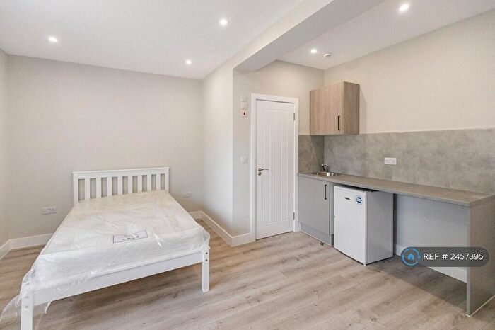 Studio To Rent In Bridge Road, Chertsey, KT16