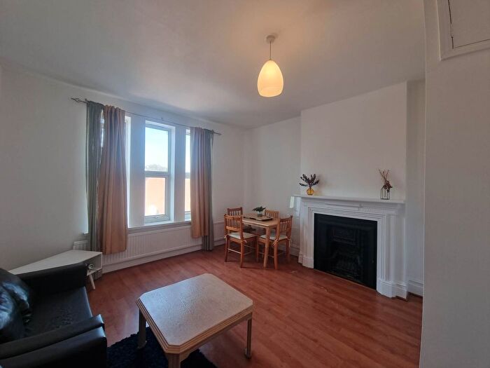 2 Bedroom Flat To Rent In Green Lanes, Harringay Ladder, N4