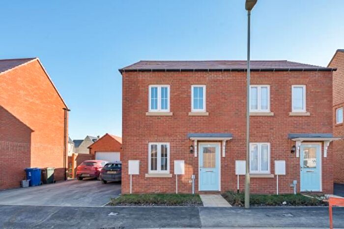 2 Bedroom Semi-detached House To Rent In Wisbech Road, Bicester, OX26