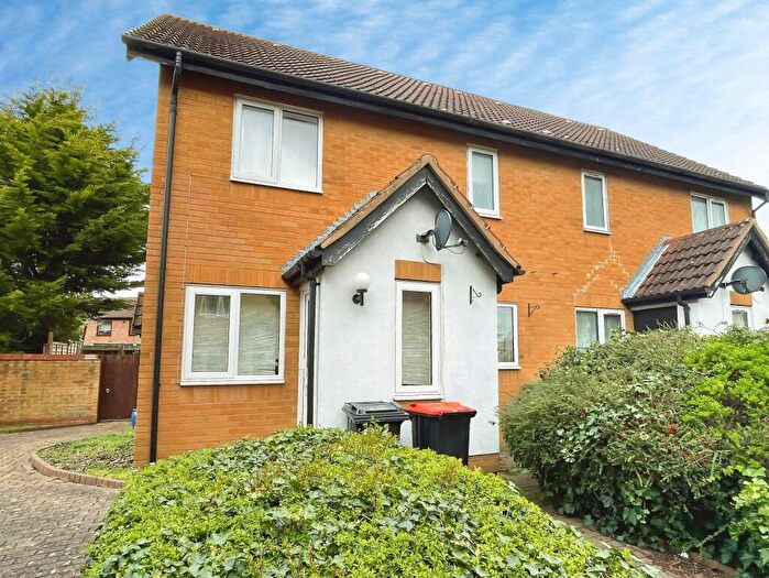 1 Bedroom Cluster House For Sale In Sullivan Crescent, Milton Keynes, MK7