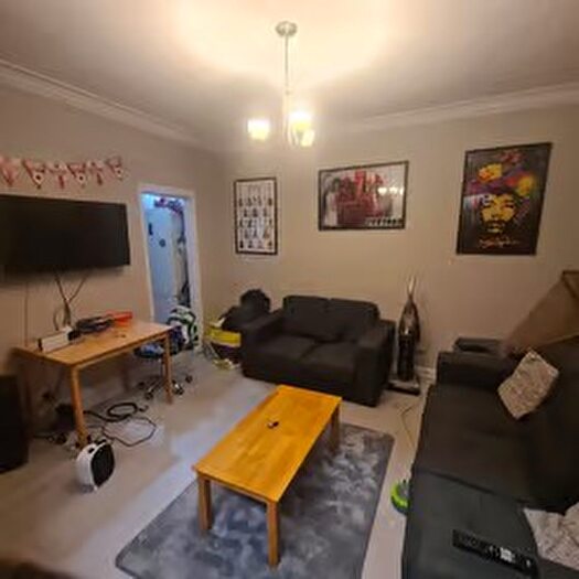 4 Bedroom Terraced House To Rent In Estcourt Avenue, Leeds, West Yorkshire, LS6
