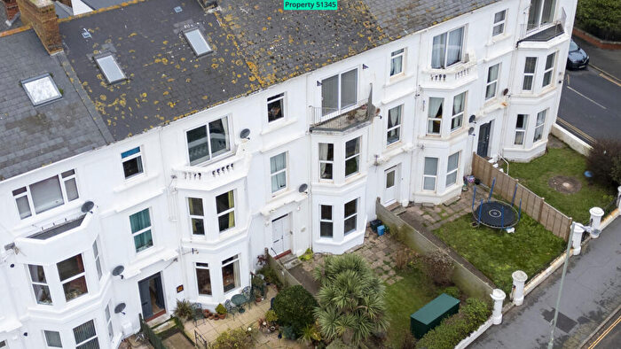 2 Bedroom Flat For Sale In Flat, Alexandra Terrace, Exmouth, EX8