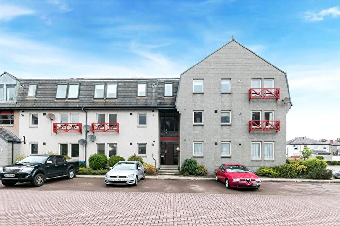 2 Bedroom Flat To Rent In Gairn Mews, Gairn Terrace, Aberdeen, AB10