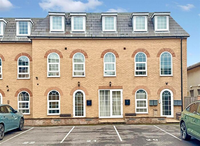 1 Bedroom Apartment For Sale In Cirencester, GL7