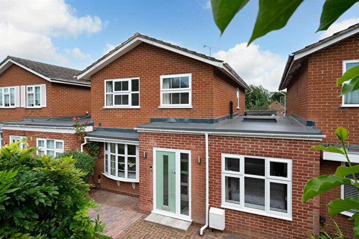 4 Bedroom Link Detached House For Sale In Windmill Drive, Croxley Green, Rickmansworth, WD3