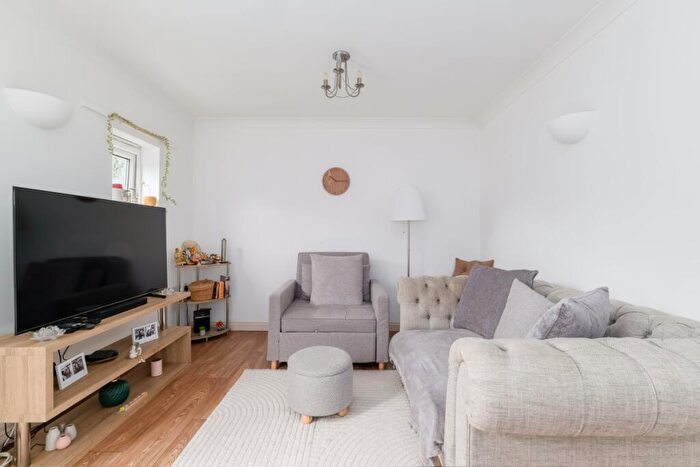 2 Bedroom Flat To Rent In Wharf View Court, E14