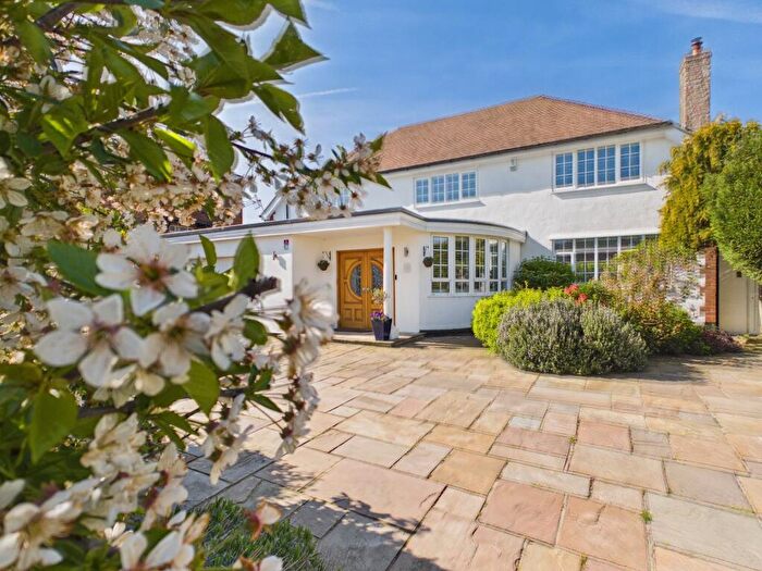 4 Bedroom Detached House For Sale In Cliff Road, Southport, PR9