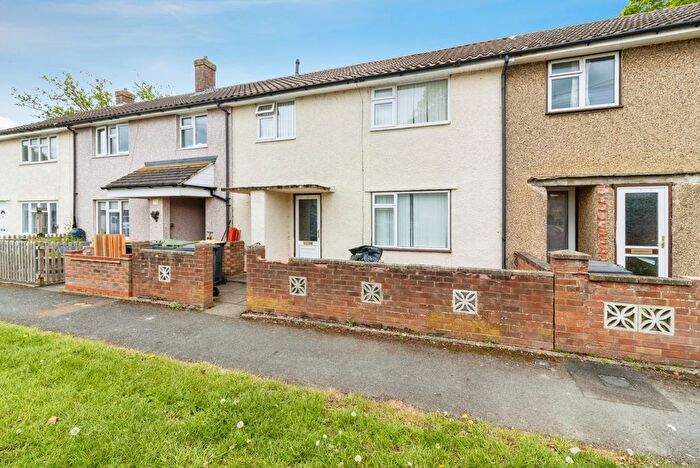 3 Bedroom Terraced House For Sale In Windmill Close, Bedford, Bedfordshire, MK41