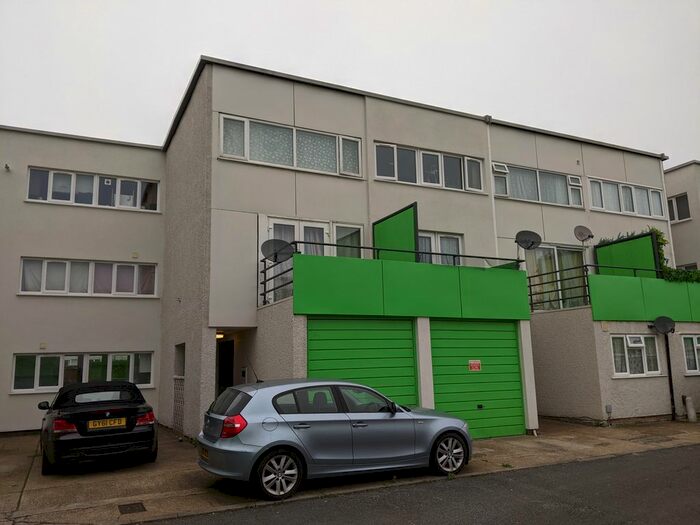 3 Bedroom Town House To Rent In Caernarvon Close, Mitcham CR4