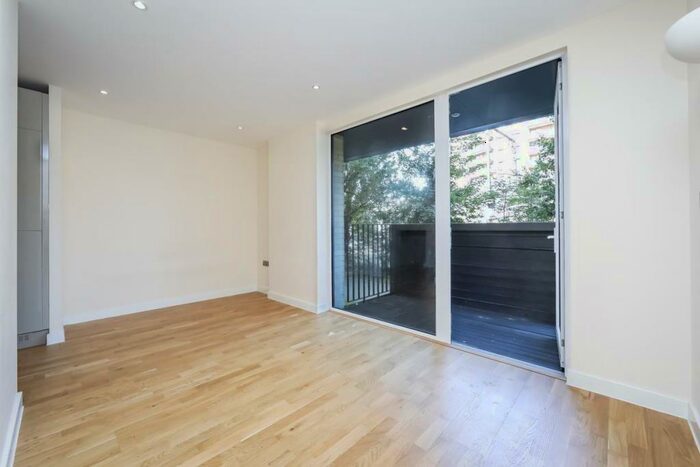 1 Bedroom Flat To Rent In Burgess Springs, City Park West, Chelmsford, CM1