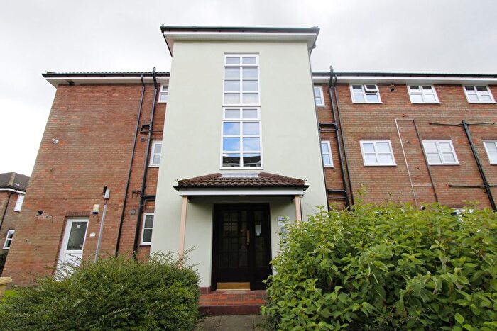 2 Bedroom Flat For Sale In Heatherfield, Bolton, BL1