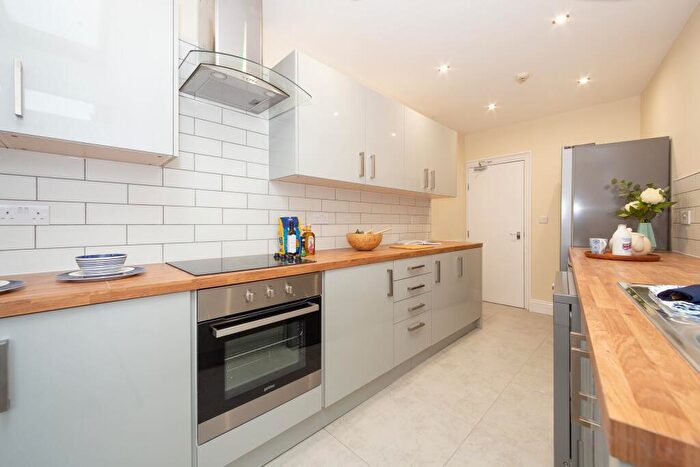 6 Bedroom Terraced House To Rent In Headingley Mount, Headingley, Leeds, LS6