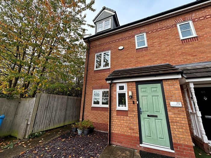 4 Bedroom Town House To Rent In Lawnhurst Avenue, Wythenshawe, Manchester, M23