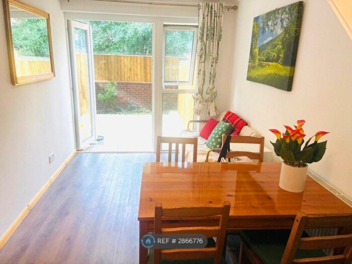 4 Bedroom Maisonette To Rent In Wynford Road, London, N1