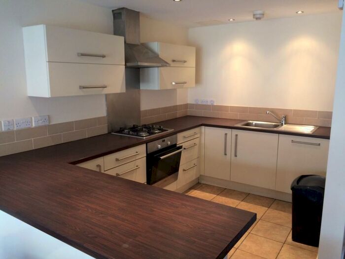 4 Bedroom House To Rent In Eastleigh Road, Off Narborough Road, Leicester, LE3