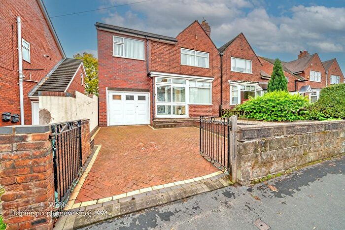 4 Bedroom Semi-detached House For Sale In Station Road, Aldridge, Walsall, WS9