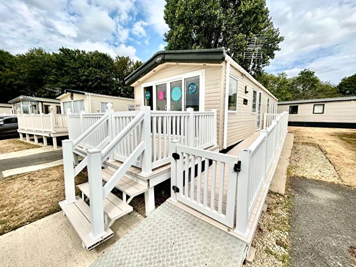 3 Bedroom Park Home For Sale In Broadway Lane, South Cerney, Cirencester, GL7