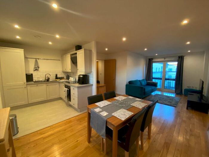 2 Bedroom Flat To Rent In Parade, Leamington Spa, CV32