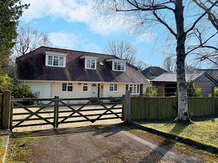 3 Bedroom Chalet For Sale In Armstrong Close, Brockenhurst, SO42