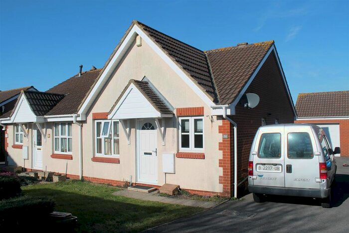 2 Bedroom Bungalow To Rent In Badgers Rise, Portishead, Bristol, BS20