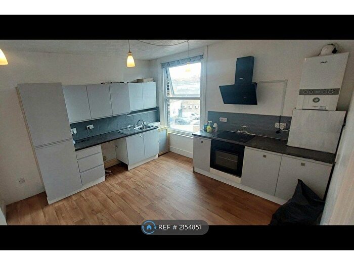 3 Bedroom Flat To Rent In Claremont House, Margate, CT9