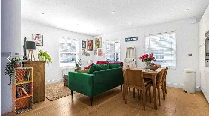 3 Bedroom Apartment To Rent In Gloucester Cres, London, NW1