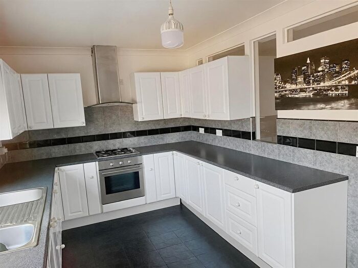 3 Bedroom Terraced House To Rent In Hanover Gardens, Fairlop, IG6