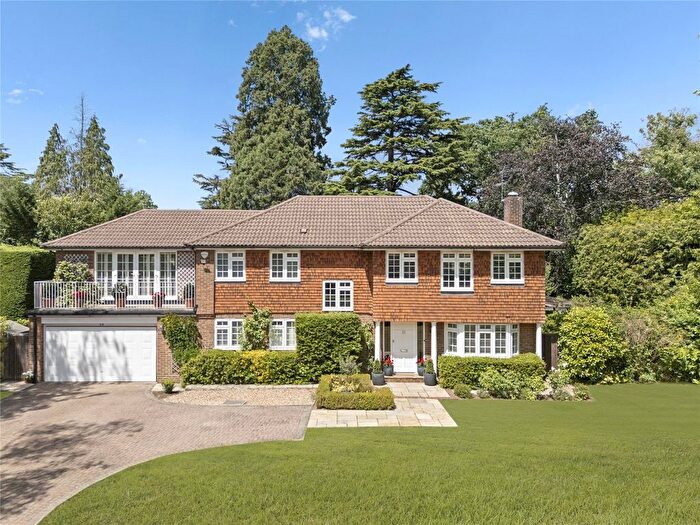 4 Bedroom Detached House For Sale In Ashcroft Park, Cobham, Surrey, KT11