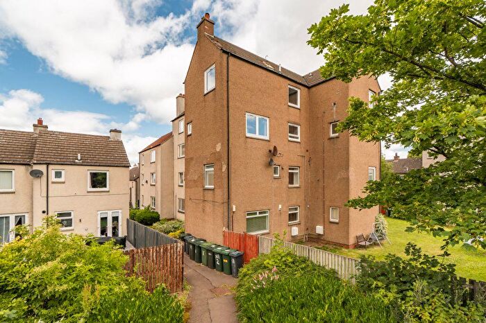 2 Bedroom Duplex For Sale In / South Gyle Road, Edinburgh, EH12