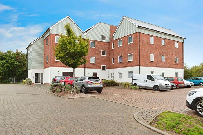 2 Bedroom Flat For Sale In Appletree Way, Welwyn Garden City, AL7