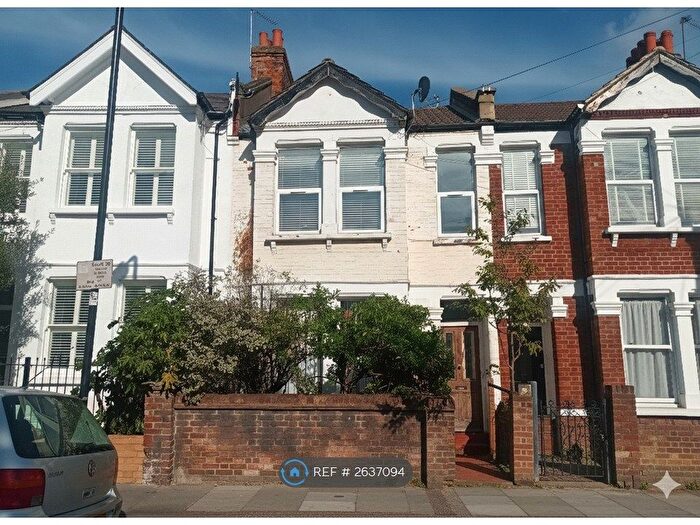 2 Bedroom Flat To Rent In Berrymead Gardens, London, W3