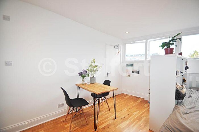 Flat To Rent In Mayton Street, London, N7