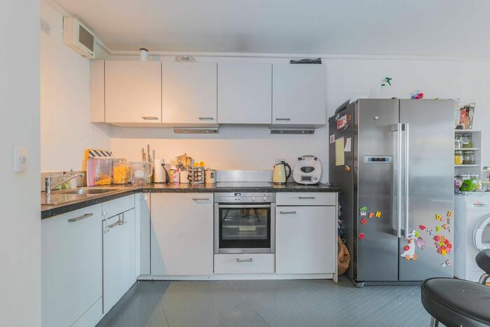 2 Bedroom Flat To Rent In Renaissance Walk, Greenwich Millennium Village, London SE10