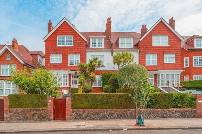 4 Bedroom Flat To Rent In Bracknell Gardens, Hampstead, NW3