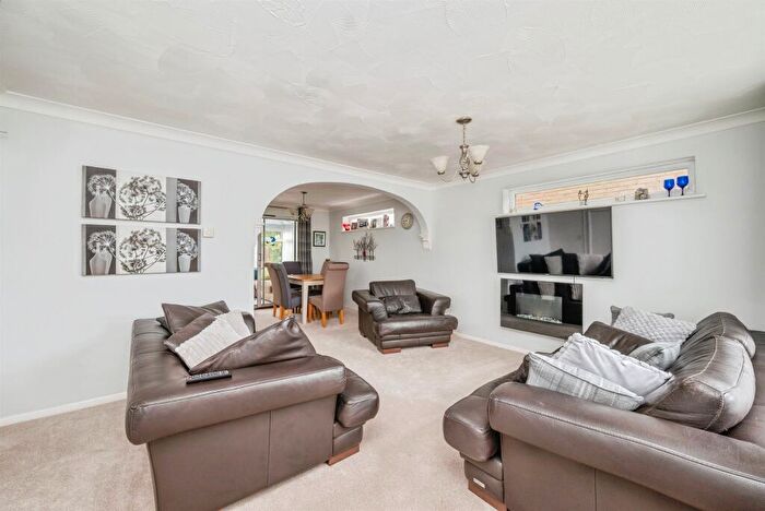 3 Bedroom Detached House For Sale In Fulmar Close, Bradwell, Great Yarmouth, NR31