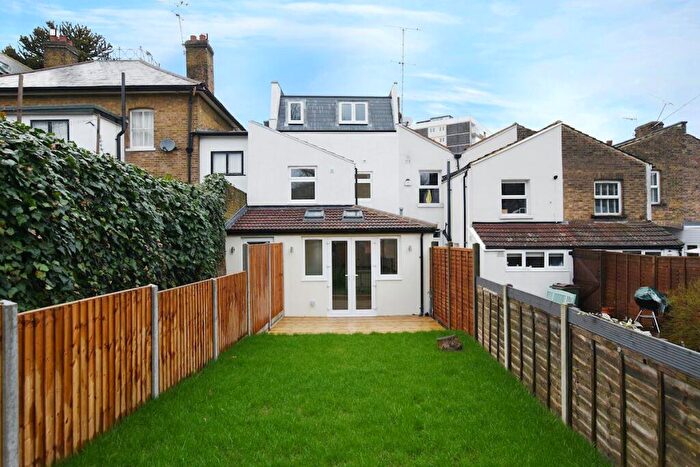 2 Bedroom Apartment For Sale In Crescent Road, Brentwood, CM14
