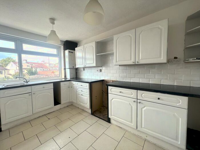3 Bedroom Maisonette To Rent In Colchester Avenue, Penylan, Cardiff, CF23