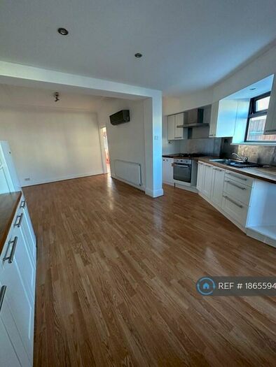 4 Bedroom Semi-Detached House To Rent In Kenmore Avenue, Harrow, HA3