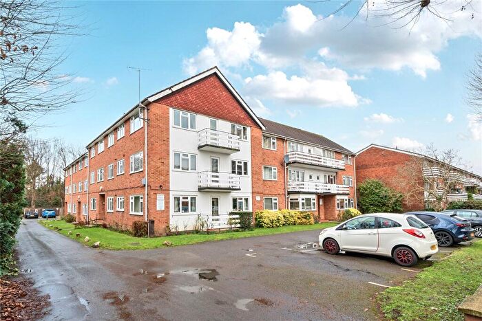 1 Bedroom Flat For Sale In Lovelace Gardens, Surbiton, KT6