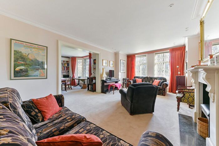 3 Bedroom Flat To Rent In The Orchard, W4