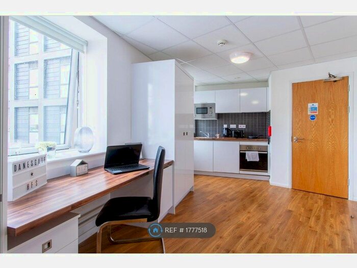 1 Bedroom Flat To Rent In Danesgate House, Clasketgate, LN2